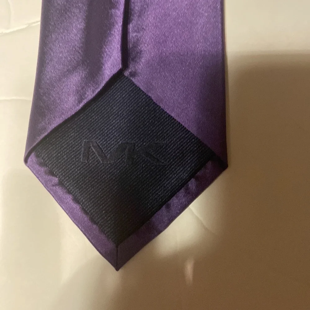 Michael Kors 100% silk purple neck tie.